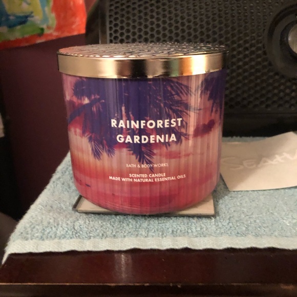 NIB Bath & Body Rainforest Gardenia 3 -Wick 14.5 oz Candle - Picture 1 of 4